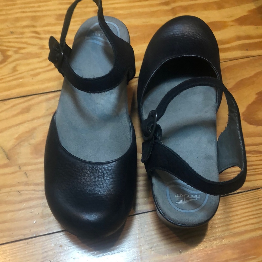 DANSKO MARYJANES SIZE 39 Black Leather ankle buckle closure